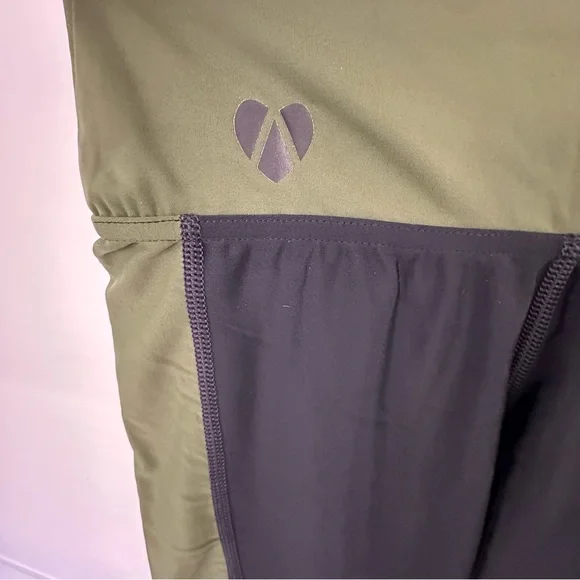 Mahiku Activewear Hawaii - Active Scrunch Yoga Workout Leggings - Picture 6 of 8